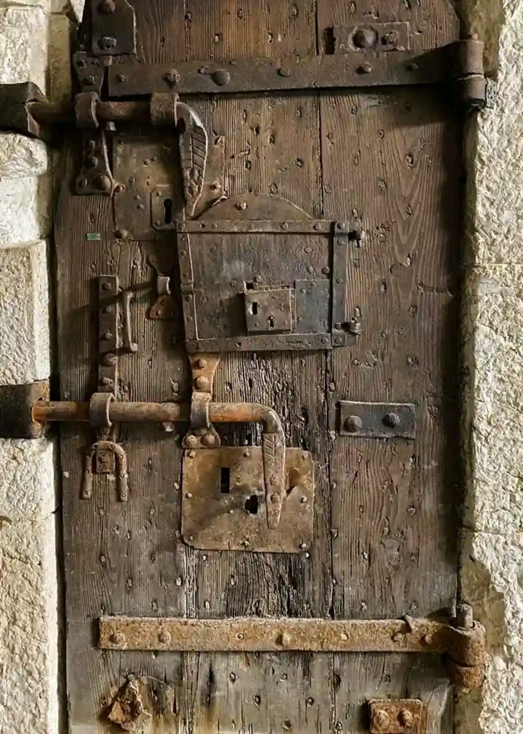 The Remarkable Prison Door of the Doge’s Palace: A Glimpse into Venice’s Past