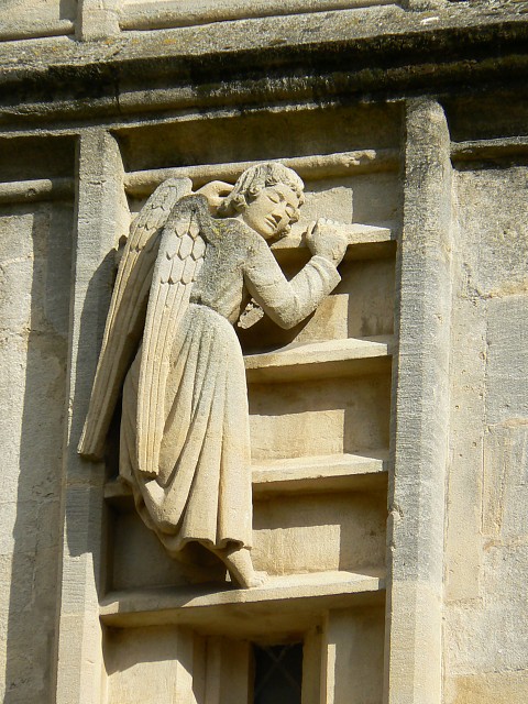 Attēls:An angel on the way up, Bath Abbey west elevation - geograph.org.uk - 717346.jpg — Vikipēdija
