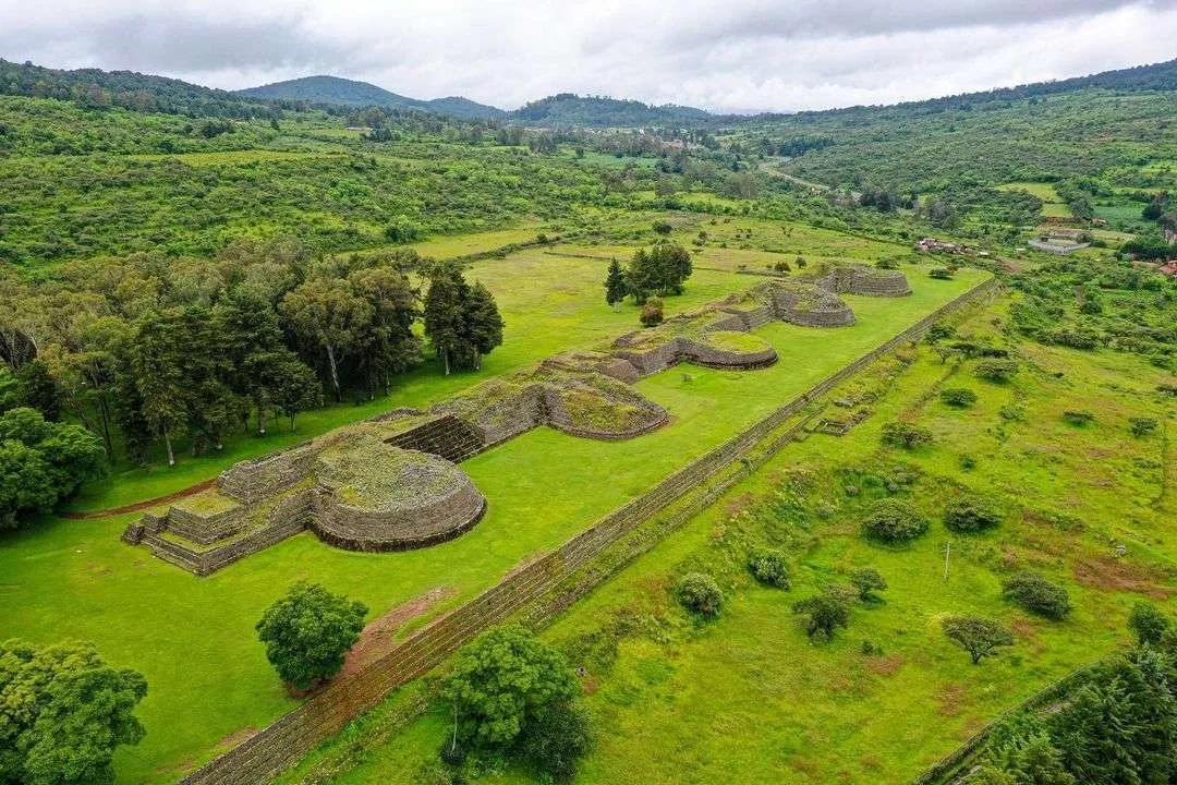 Descubre Tzintzuntzan: Un tesoro histórico y cultural a orillas del lago de Pátzcuaro - Turismo a Fondo