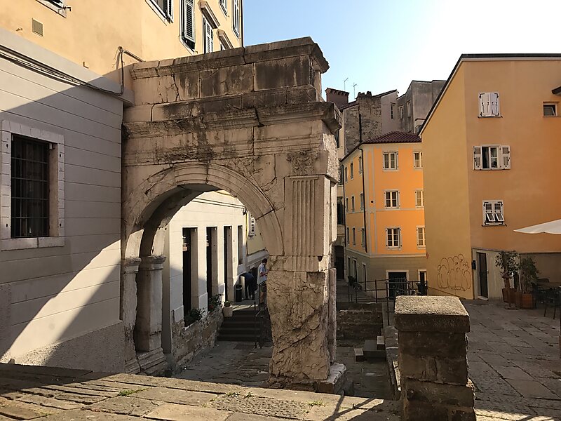 Trieste: Arco Di Riccardo... - Secret World