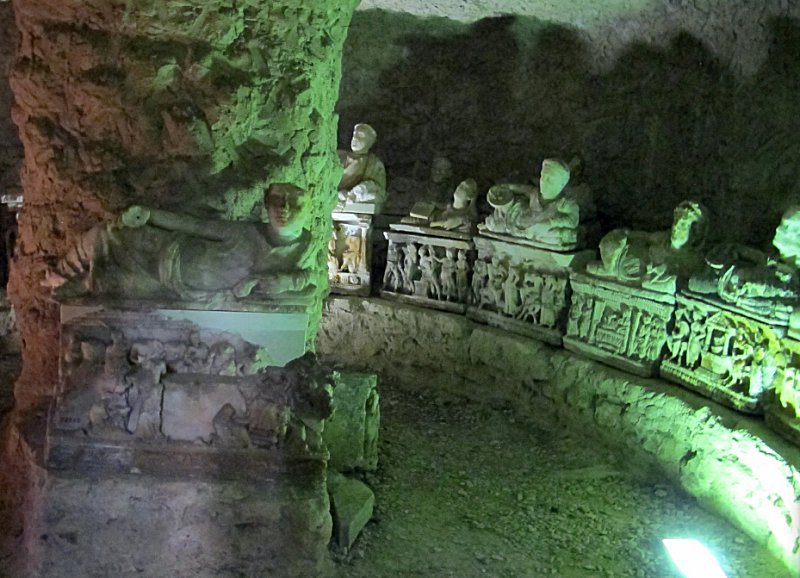 Spectacular Etruscan burial with 53 alabaster vases in the ancient city of  Volterra, Italy