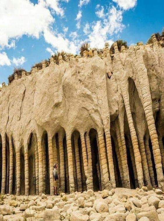 The Majestic Crowley Lake Columns: Nature’s Volcanic Masterpiece