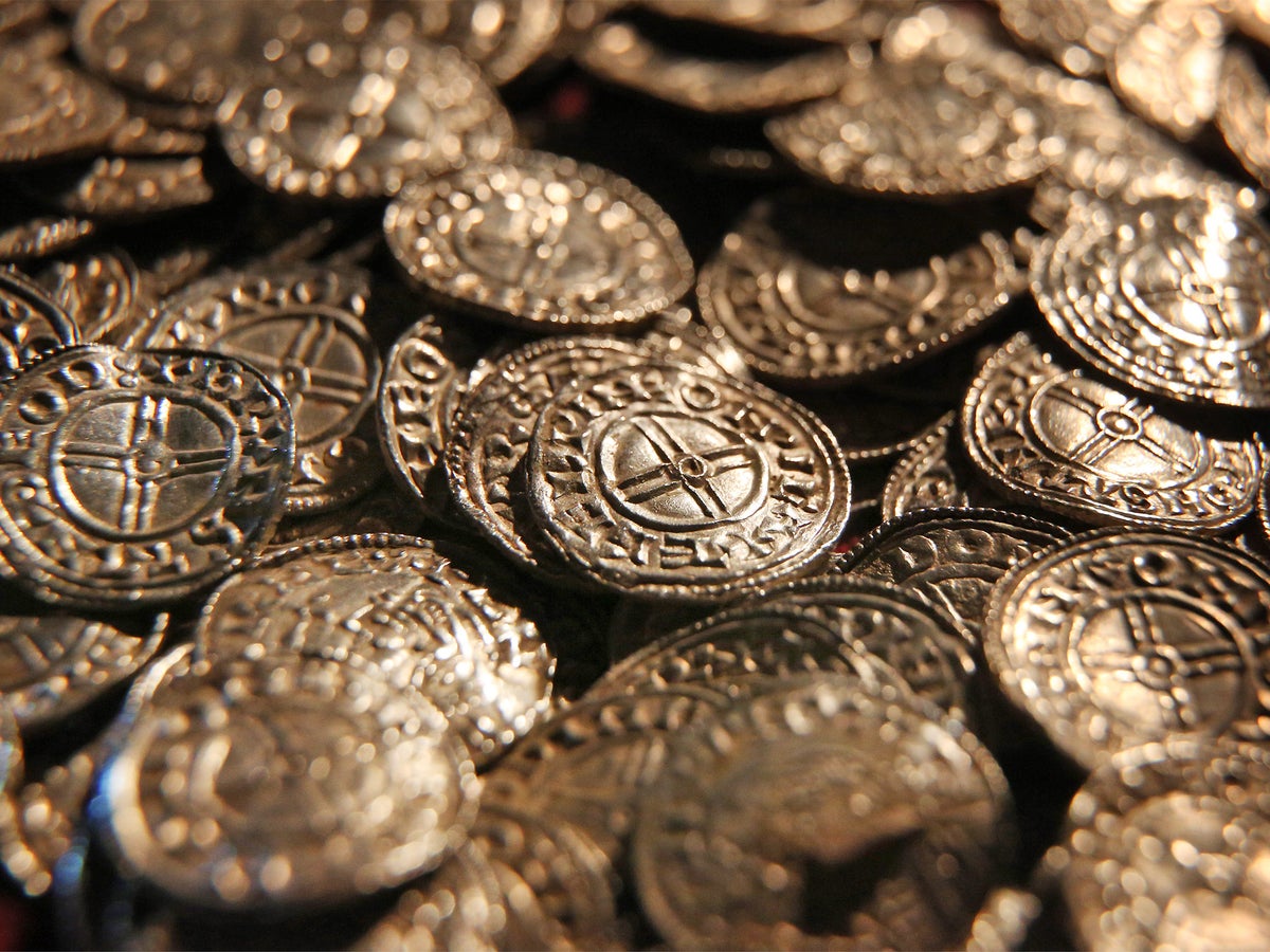 Largest hoard of Anglo-Saxon coins found in recent years goes on display at  British Museum | The Independent | The Independent