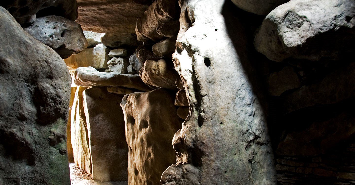 West Kennet Long Barrow, Avebury | English Heritage