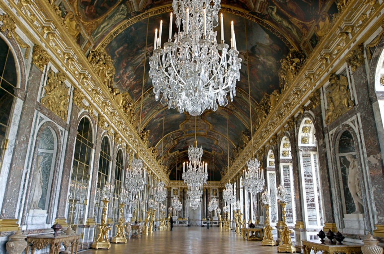 Versailles' Hall of Mirrors reopens to the public