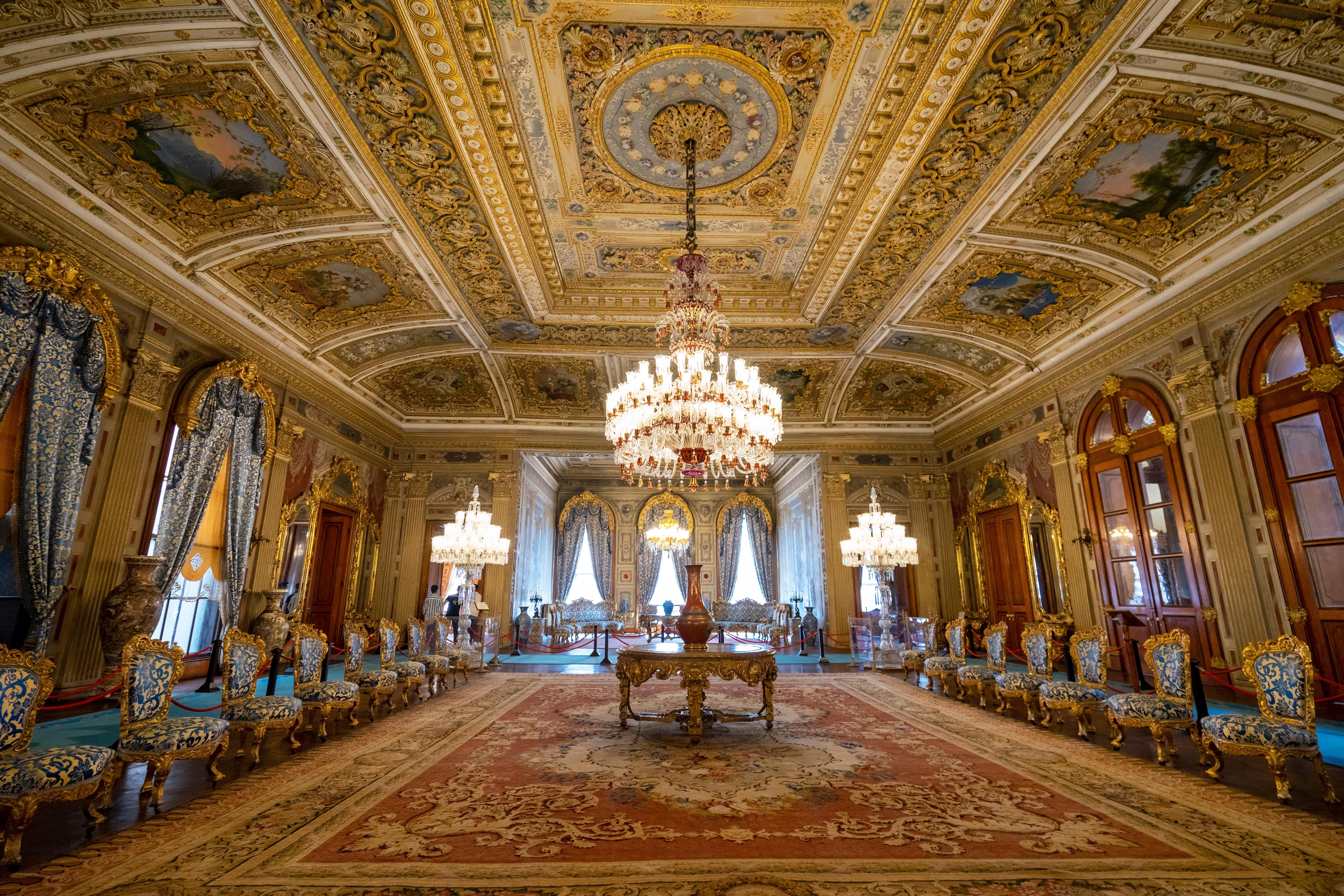 Dolmabahce Palace: Discover Istanbul's Majestic Landmark