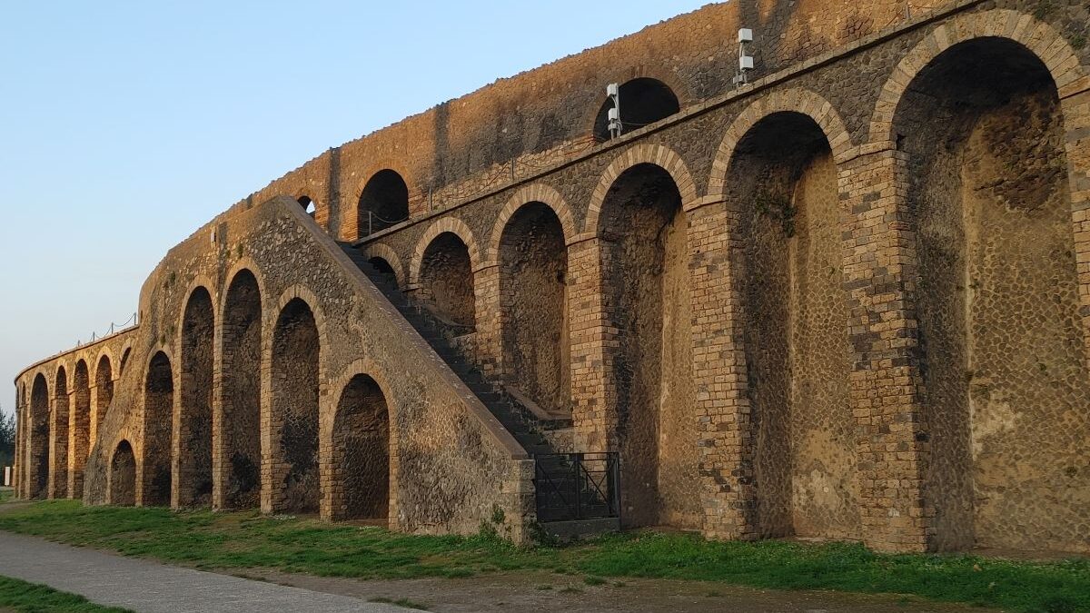 Roman amphitheater in Pompeii « IMPERIUM ROMANUM