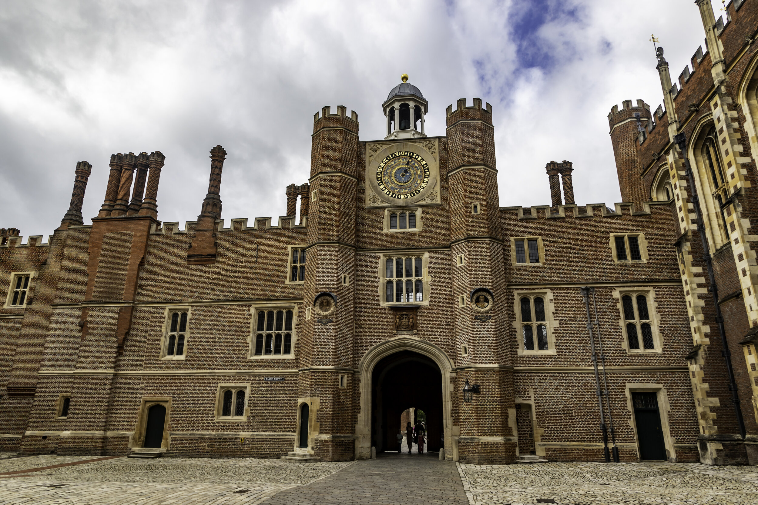 Hampton Court; Kings, Cardinals and Queens plus the occasional ghost! — Seeing the past