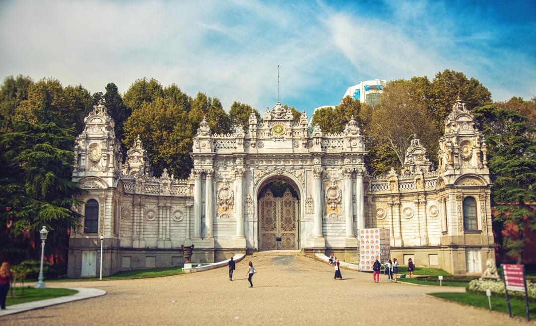 Dolmabahçe Palace: Symbol of the Ottoman Empire’s Lasting Legacy