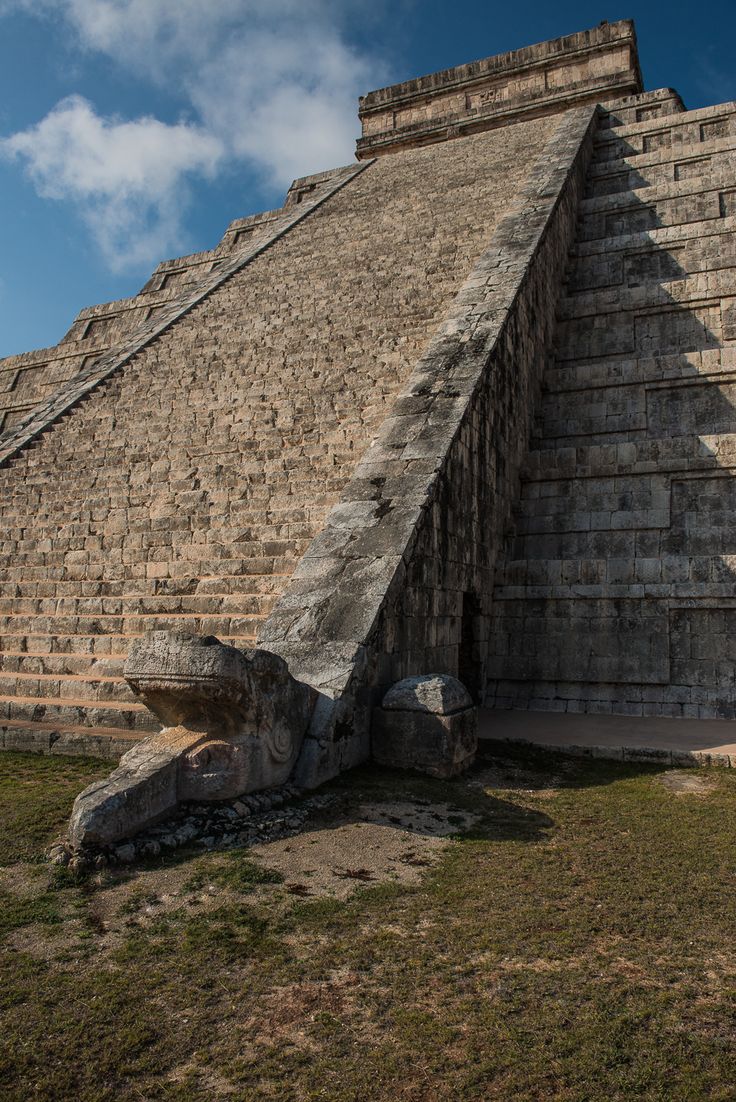 Pyramid of Kukulkan, Chichen Itza, Yucatan, Mexico